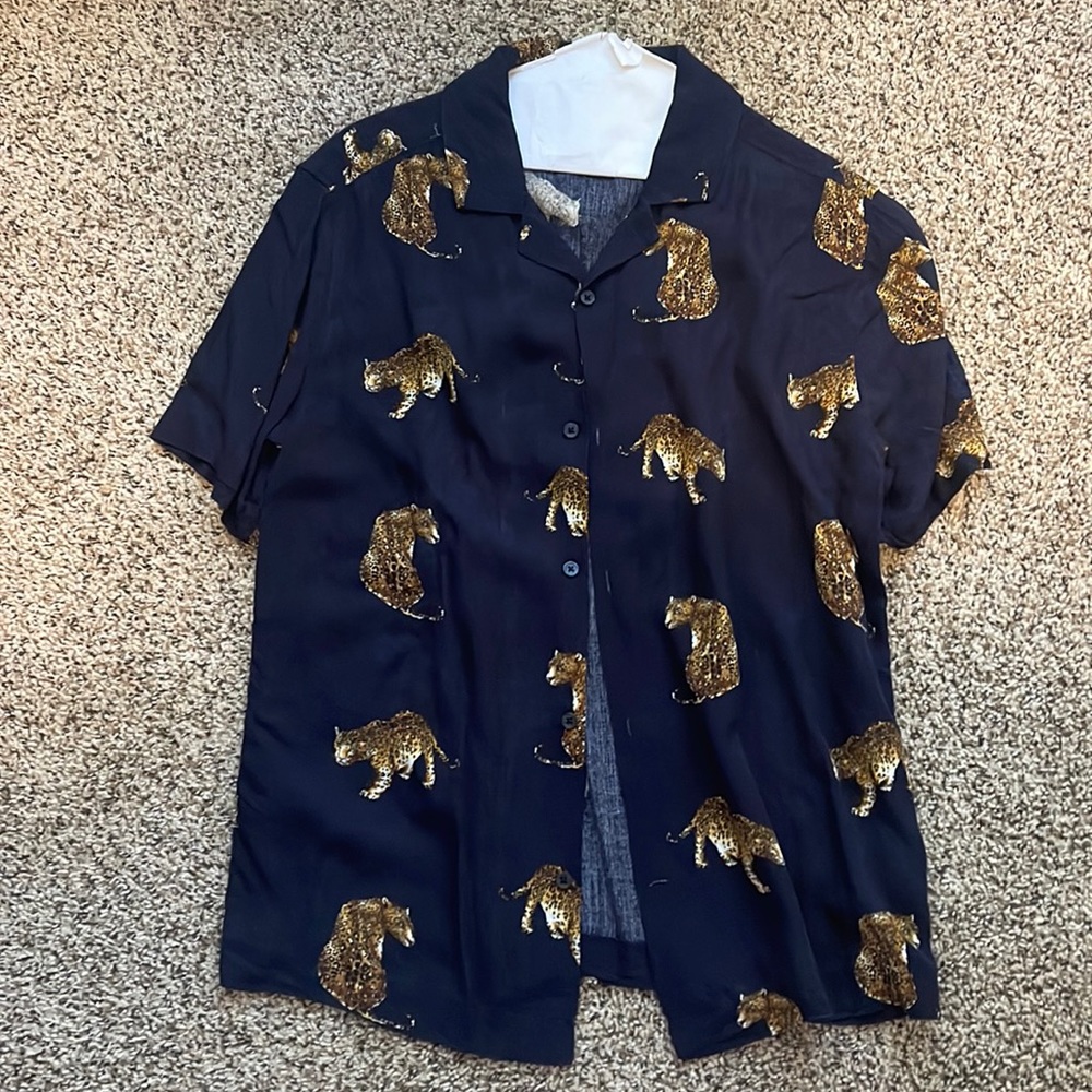 H&M jaguar lounge shirt